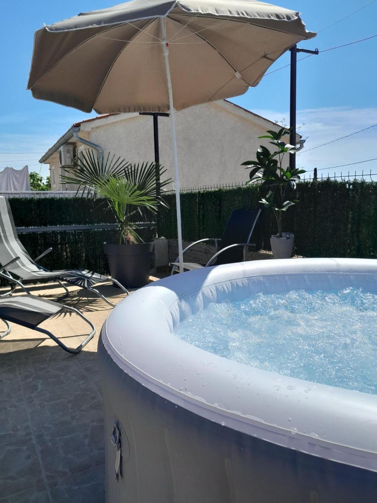 Apartment Mila With Jacuzzi Spa Пула Экстерьер фото